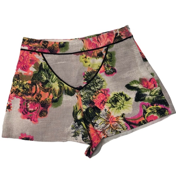 Line & Dot Pants - Line & Dot textile high waist shorts